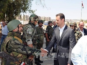 Ông Assad thăm một đơn vị chiến đấu của quân đội Syria